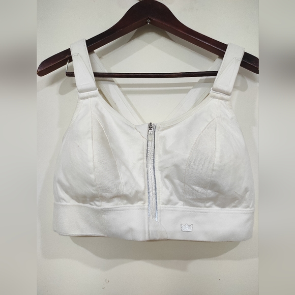 Luxe SHEFIT Sports Bra 🤍 - Picture 3 of 15